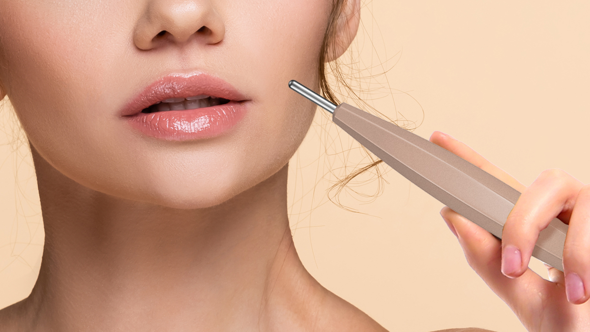 ポインター型美顔器で理想のフェイスラインを手に入れる！